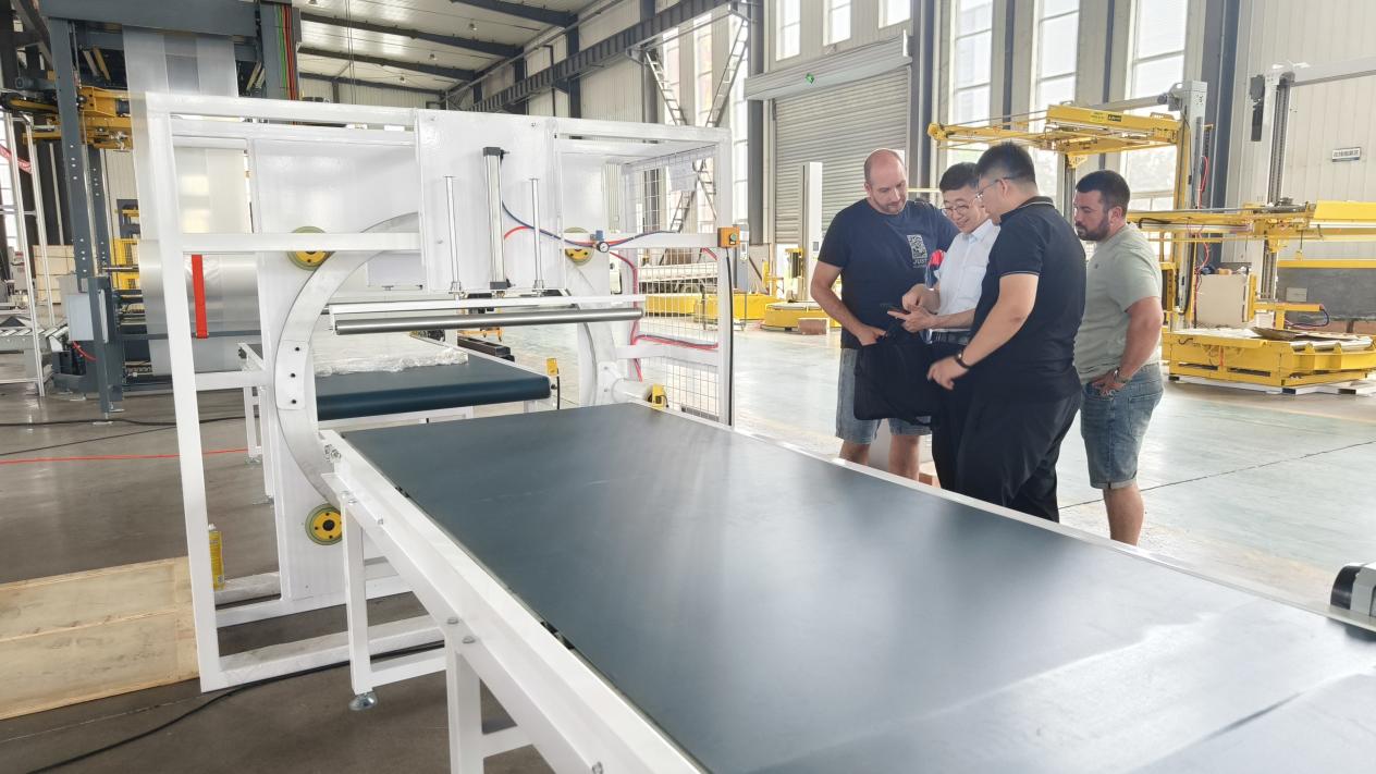 Russian customers visit our company